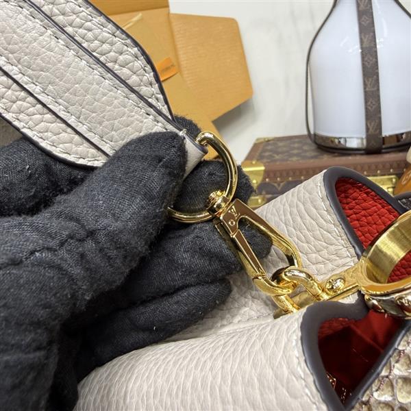 2026120164254687 820